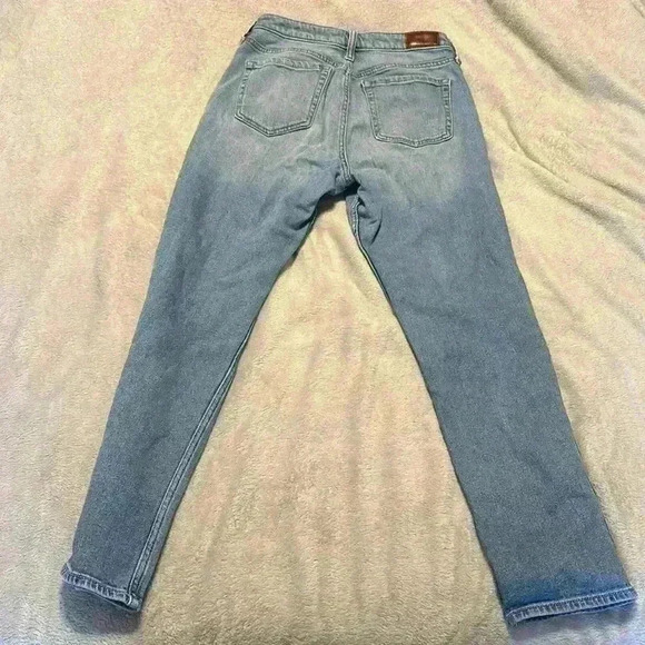 Hollister Vintage Stretch Ultra High Rise Mom  Jeans Size 28 x 27 Light Wash - Picture 5 of 5